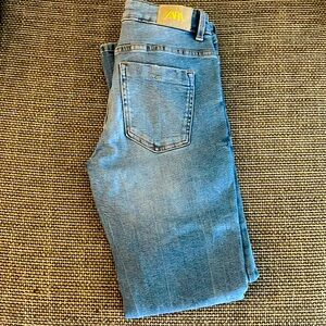 Brand new Zara skinny jeans, mid rise, stretch, size US 6,  EU 38